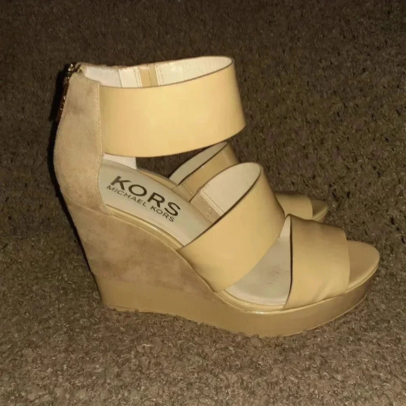 MICHAEL KORS Platform Wedge Sandal - Picture 4 of 7